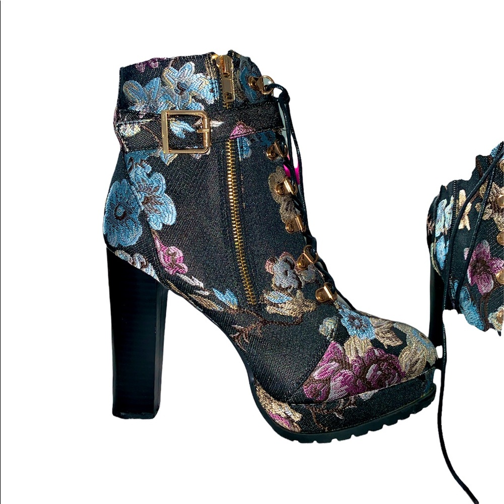 ✨SHOEDAZZLE BOOTIES✨ new never worn